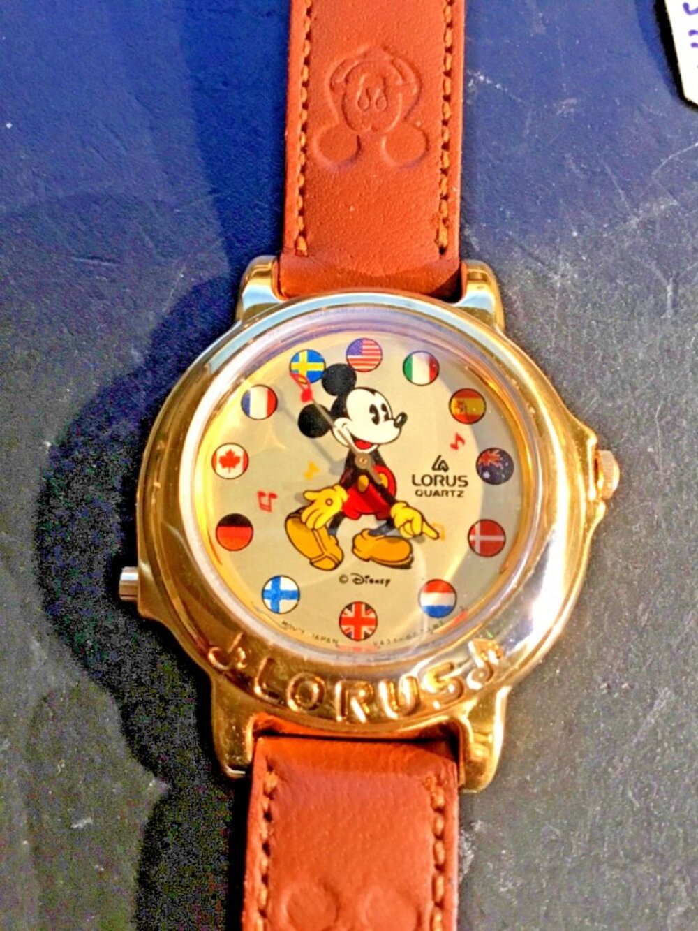 Vintage Lorus Disney Mickey Mouse Musical World Flags V421-0020 Quartz Watch